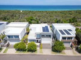 Pet-Friendly Waterfront Retreat | 4BR Resort Living, hotel a Magenta