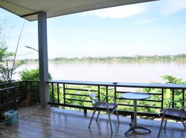 The Rim Riverside Guest House, hotel em Nong Khai