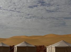 خيمة في الصحراء, hotel u gradu Tunis