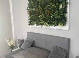 Gemütliches Appartement 2 - mit Küche und Bad zur Eigennutzung -Schuster Homes- – hotel w mieście Vechelde