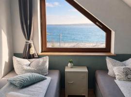 gemütliche Ferienwohnungen direkt am Goitzschesee, Platz für die ganze Familie, Haustiere sind Willkommen، فندق في Große Mühle