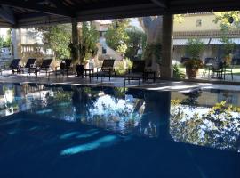 La Villa Mazarin, hotel v destinaci Aigues-Mortes