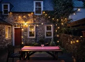 Secret City Cottage - Peaceful - Private Garden