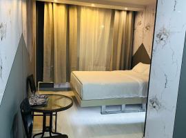 Emoji Hotel, Hotel in Ongon