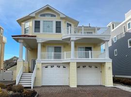 Bayside Home With 4 Bedrooms And Elevator، فندق في North Beach Haven