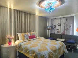 HARRY'S MAN CAVE - A Vintage Motel on the Historic 395 route - The New Star Motel Experience