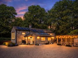 Farm house - Sleeps 16 - Hot Tub - Pet Friendly, hotel en Skipton