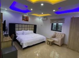 KINGSTAR HOTEL & SUITEs, hotel en Ikoto