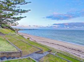 Home on the Bay on Esplanade and Buller St Kingscote-3 people in 2 nights get the 3rd night free, Hotel in Parndana