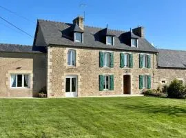 Longère bretonne avec jardin à Trédaniel