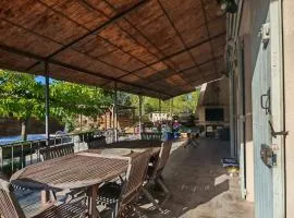 Chambre dans maison au calme avec piscine
