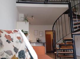 Stilvolles Loft mit Galerie direkt am Stadtplatz Deidesheim, Hotel in Deidesheim