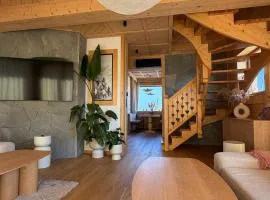 Lovelia - Luxury Mountain Villa with Hot Tub