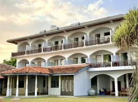 Sri Gemunu Beach Resort