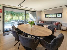 Nature Lake Village – Villa Woodly n°23 – 8 personnes avec jacuzzi, hotel v mestu Bullange