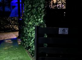 Glamping Domes、Articlaveのホテル