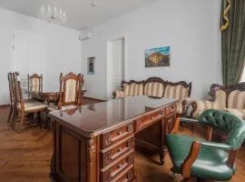 Casa Doseanu , Stern Palace Oradea