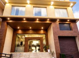 The Four Season Mcleodganj-Centrally Heated & Air Cooled # By Vaikunth-Jogiwara Road #, hotel i McLeod Ganj