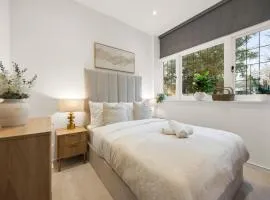 Modern 2 Bed Apartment by MCF