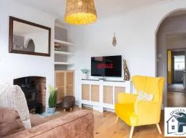 2BR Modern Home - Corporate & Team Ready - Central Reading Location