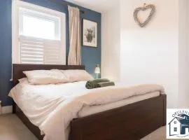 Modern 2 Bedroom Stay for Work Crews, Reading, Parking & Long Stay Savings