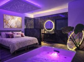 Suite jacuzzi privé neuf Les Charmettes, hôtel à La Ciotat