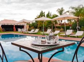Bungalow with Pool View & Breakfast