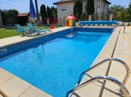 Helena Guest House - Pool & Sea View