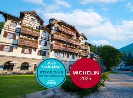 Hotel Savoy Špindlerův Mlýn، فندق في سبيندلروف ملين