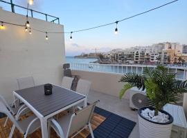 Seafront Townhouse with Roof Terrace, hotell i Marsaskala
