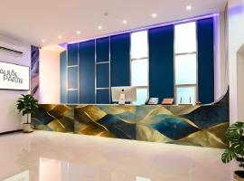 Paul & Pam Hotel Bangkok, מלון בBang Kapi