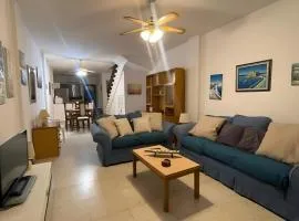 Home Away - 2bedroom with Communal Pool & Private Garden