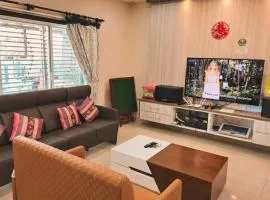 Sekinchan Spacious 2 and Half Storey Homestay 100m Walk to KFC 7 Eleven 24hr Clinic KTV BBQ 适耕庄宽敞2层半民宿 100米到KFC 7 Eleven KTV BBQ