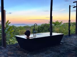 Casa Vikingo - A Unique, Secluded Highland Cabin, hotel i Bellavista