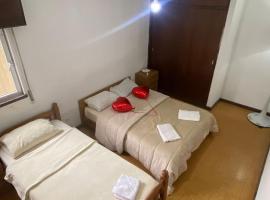 La vie rose chambre double avec salle de bain commune, hotel em Apúlia