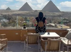 panorama pyramids view inn