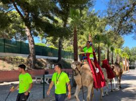 Camping Marina Plage: Vitrolles şehrinde bir otel