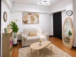 Haus of Twin- Cozy 2BR Condo, near Airport & Beaches