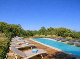 Ravissante Bastide Provencale 5 etoiles - Cadre idyllique - Piscine chauffée: Bonnieux şehrinde bir otel