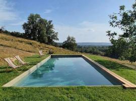 Le colombié Superbe maison en pierre rénovée, hotel a Gagnac-sur-Cère
