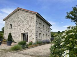 Gite Des Ruisseaux, Hotel in Riotord