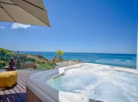 Beachfront Villa - Private Beach Access - Walk Everywhere without car - pool & jacuzzi