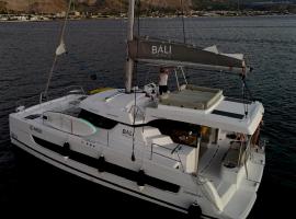 Sicily by Catamaran Bed & tours, hotel i Palermo