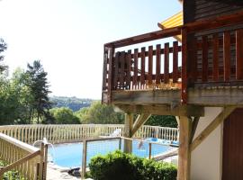 Poolside Bliss Near Lake, hôtel à Beaulieu
