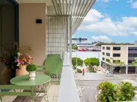 Modern Barangaroo Apartment with Waterfront Balcony Views & Private Parking
