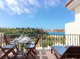 Front line townhouse n 9 in Ferragudo sea views, Hotel in Ferragudo