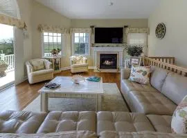 Luxurious Beach Block 4-Bdrm House for the whole family - prices reduced!!