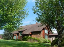 Luxury Cabin #21 With Hot Tub and Jacuzzi on Patoka Lake in Southern Indiana, hotel v mestu Paoli