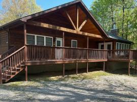 Solarium Deluxe Cabin #19 on Patoka Lake in Southern Indiana, hotel en Seymour