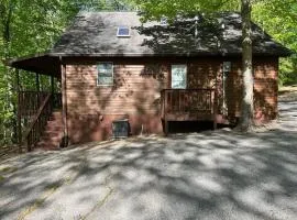 Deluxe Cabin #10 with Jacuzzi on Patoka Lake in Southern Indiana